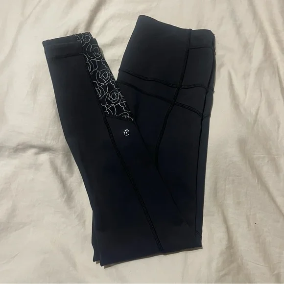 Lululemon Limited Edition Lucent Ice Queen Tight Size 6 - Picture 7 of 12